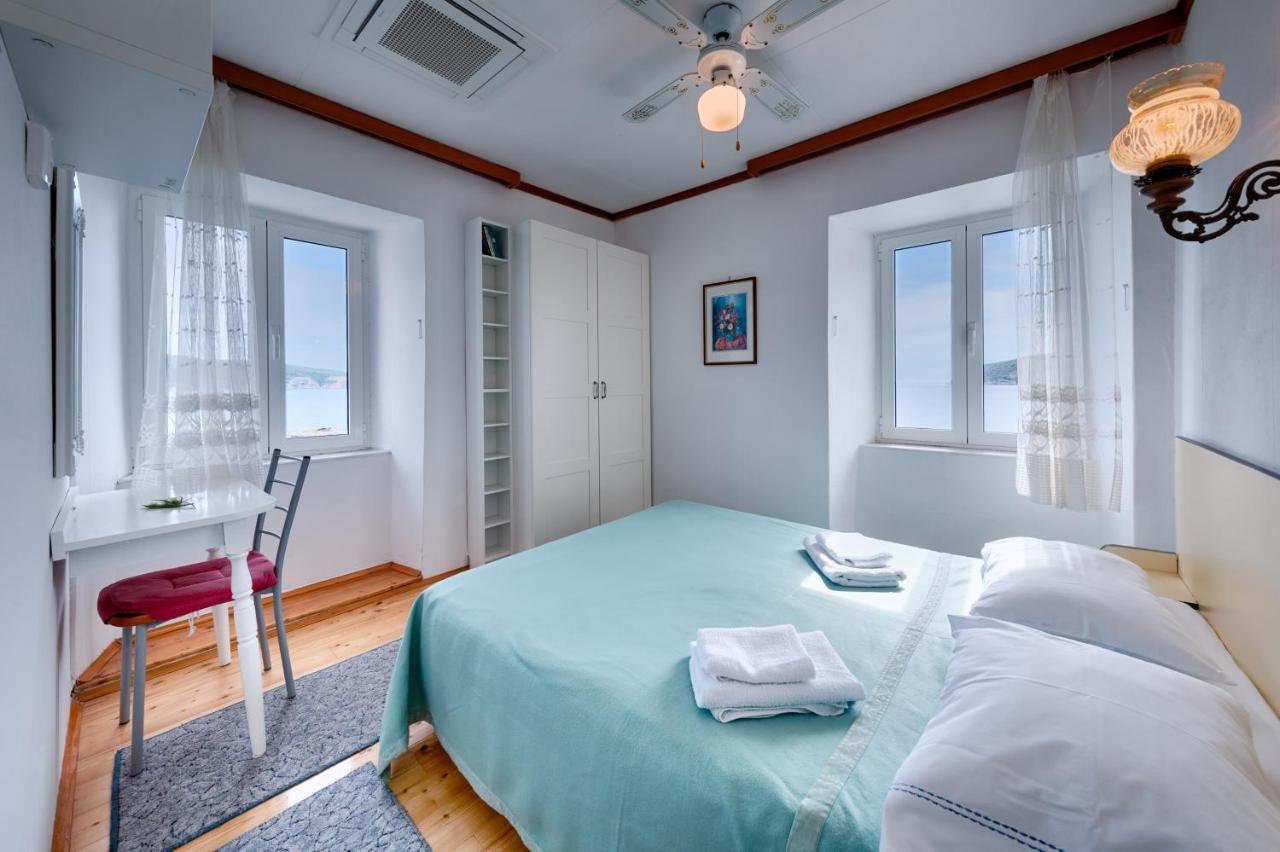 Apartments And Rooms By The Sea Komiza, Vis - 2431 Exterior foto